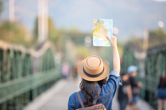 Viaggia verso nuove destinazioni, esplora il mondo